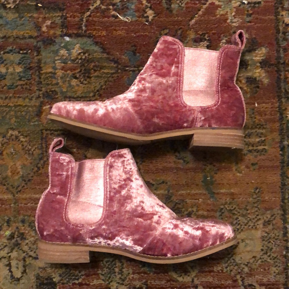 Pink velvet Booties